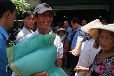 Free Rice Giving 06-09-2012